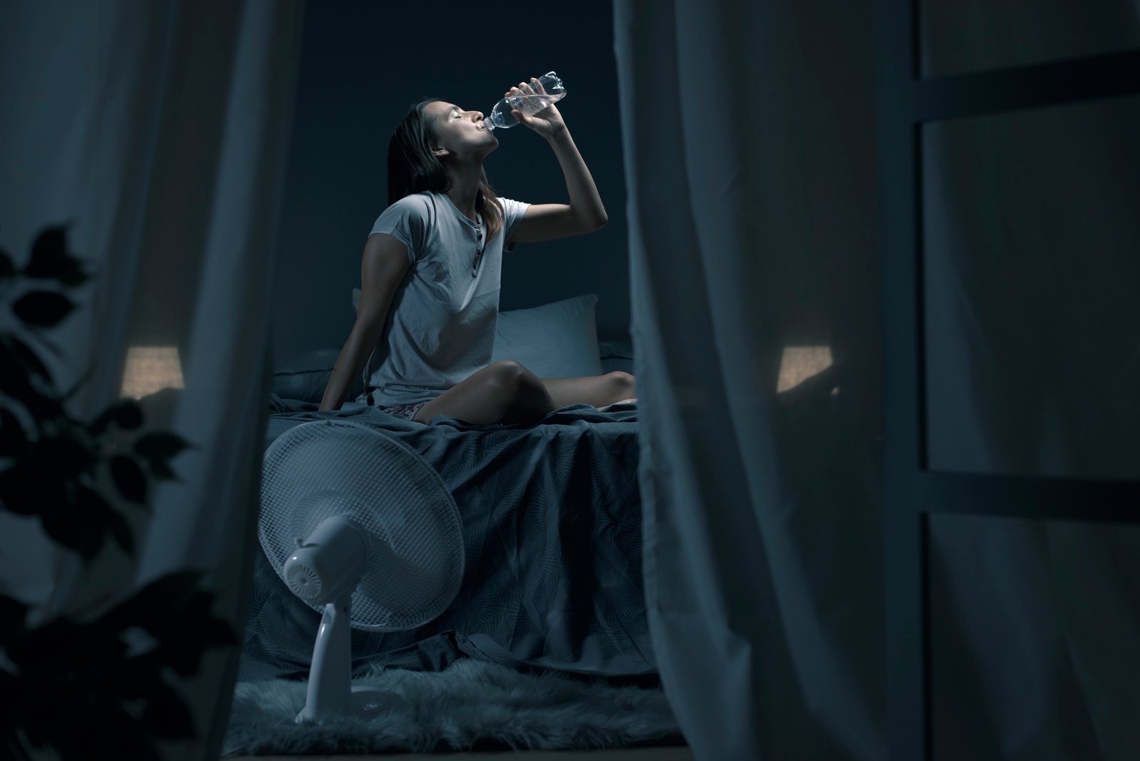 Schwüle Nacht mit hoher Luftfeuchtigkeit im Schlafzimmer